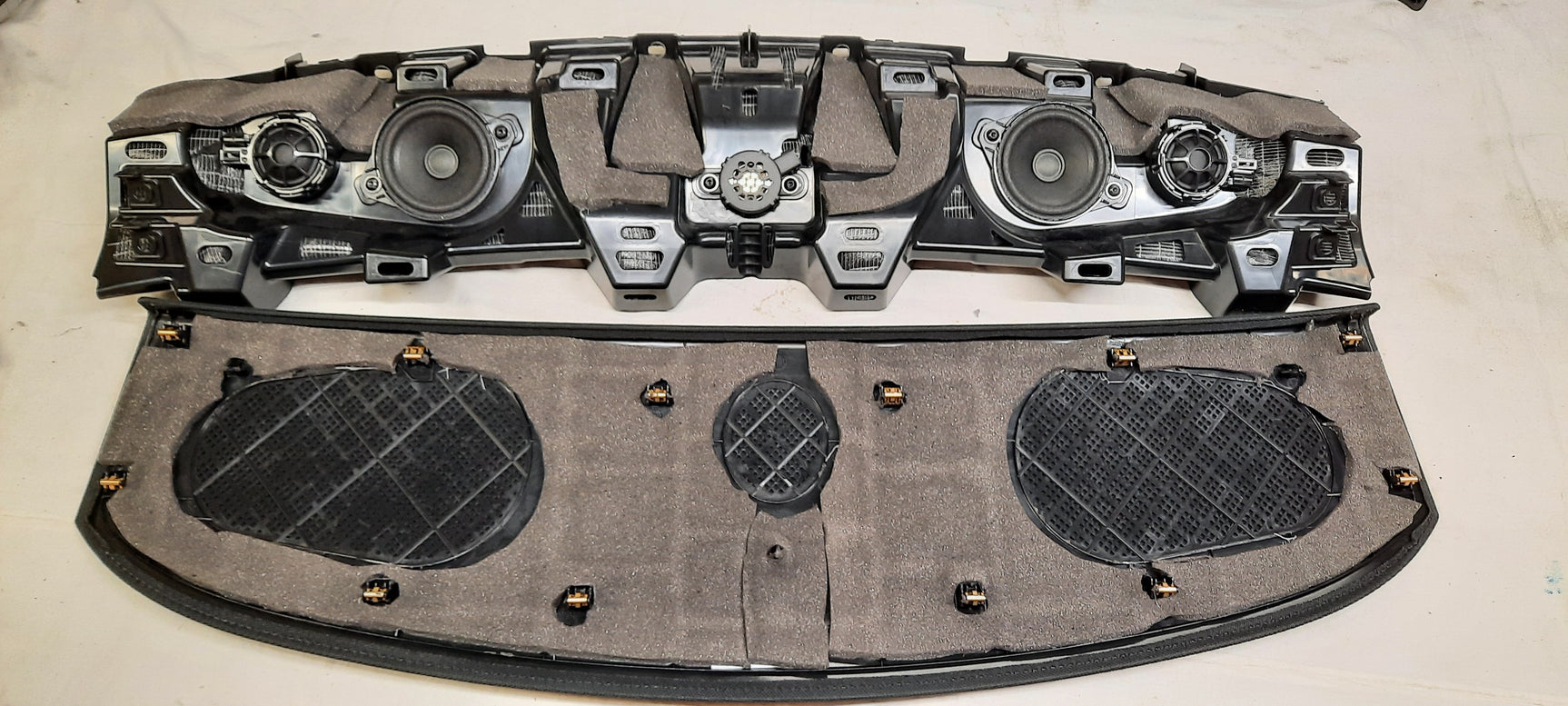 Tesla Model X Pilna garso izoliacija