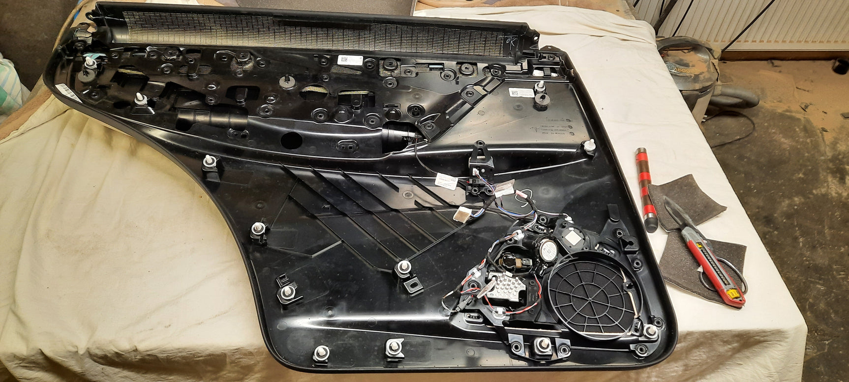 Tesla Model X Pilna garso izoliacija