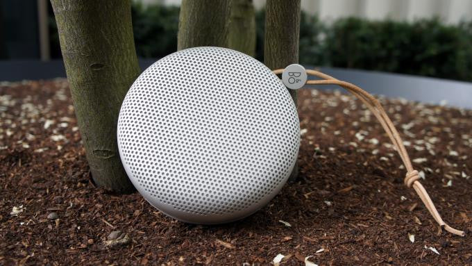 Nešiojama garso kolonėlė B&O BeoPlay A1 su Bluetooth atspari vandeniui Kolonėlės Bang & Olufsen AUTOGARSAS.LT