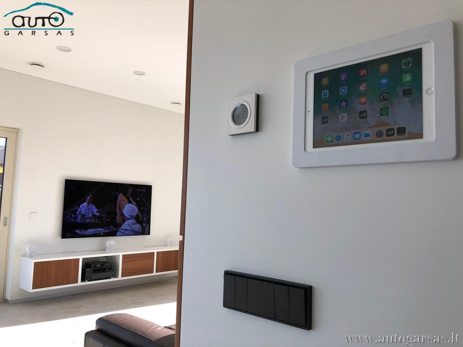 Sieninis iPad laikiklis On-Wall Mount Išmanūs namai Autogarsas AUTOGARSAS.LT