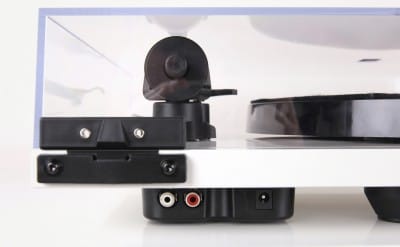 Rega Planar 1 PLUS, patefonas išėjimai